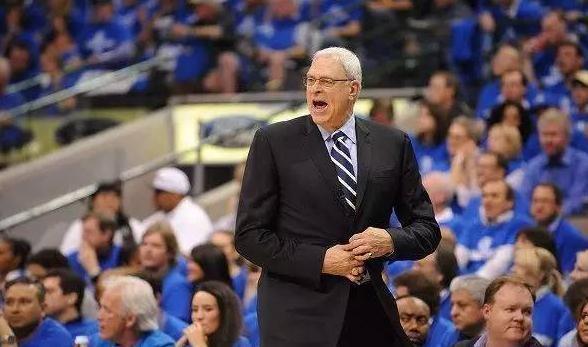 他冲击篮筐 他冲击篮筐